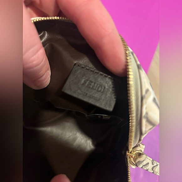 Fendi Skims Pouch🩷 - Picture 4 of 13